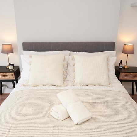 Excellent, Three Bedroom North London Apartment With Free Parking Екстериор снимка