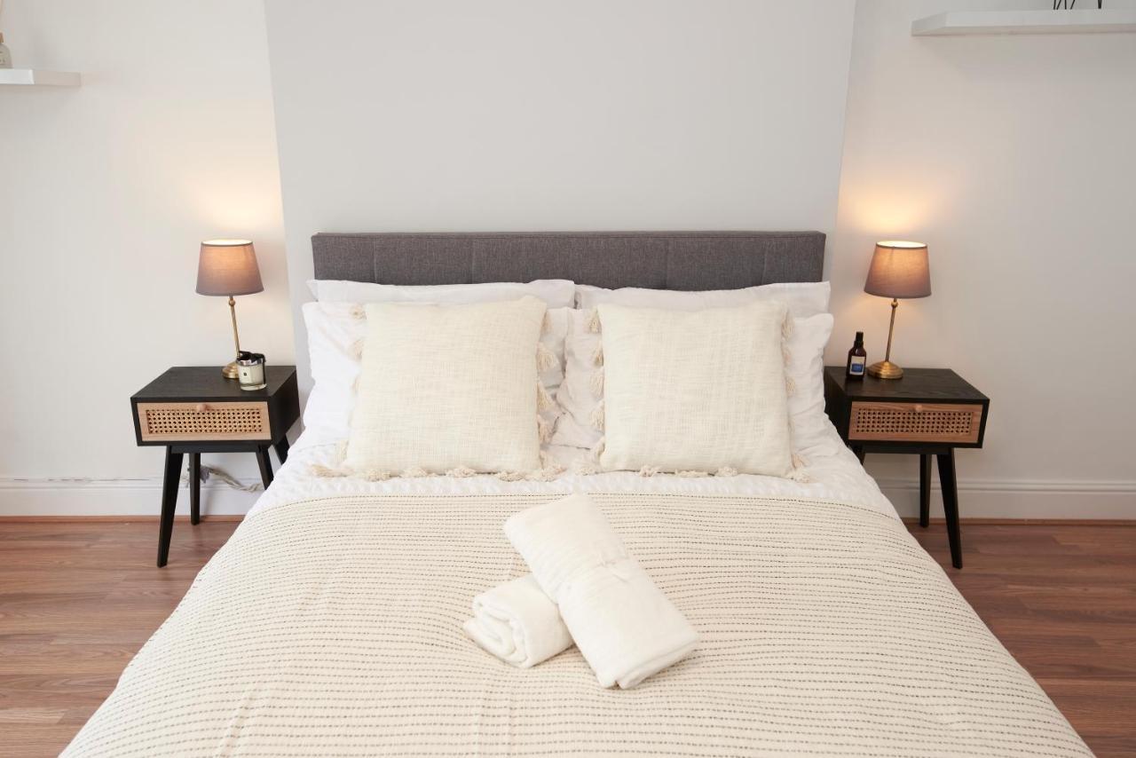 Excellent, Three Bedroom North London Apartment With Free Parking Екстериор снимка