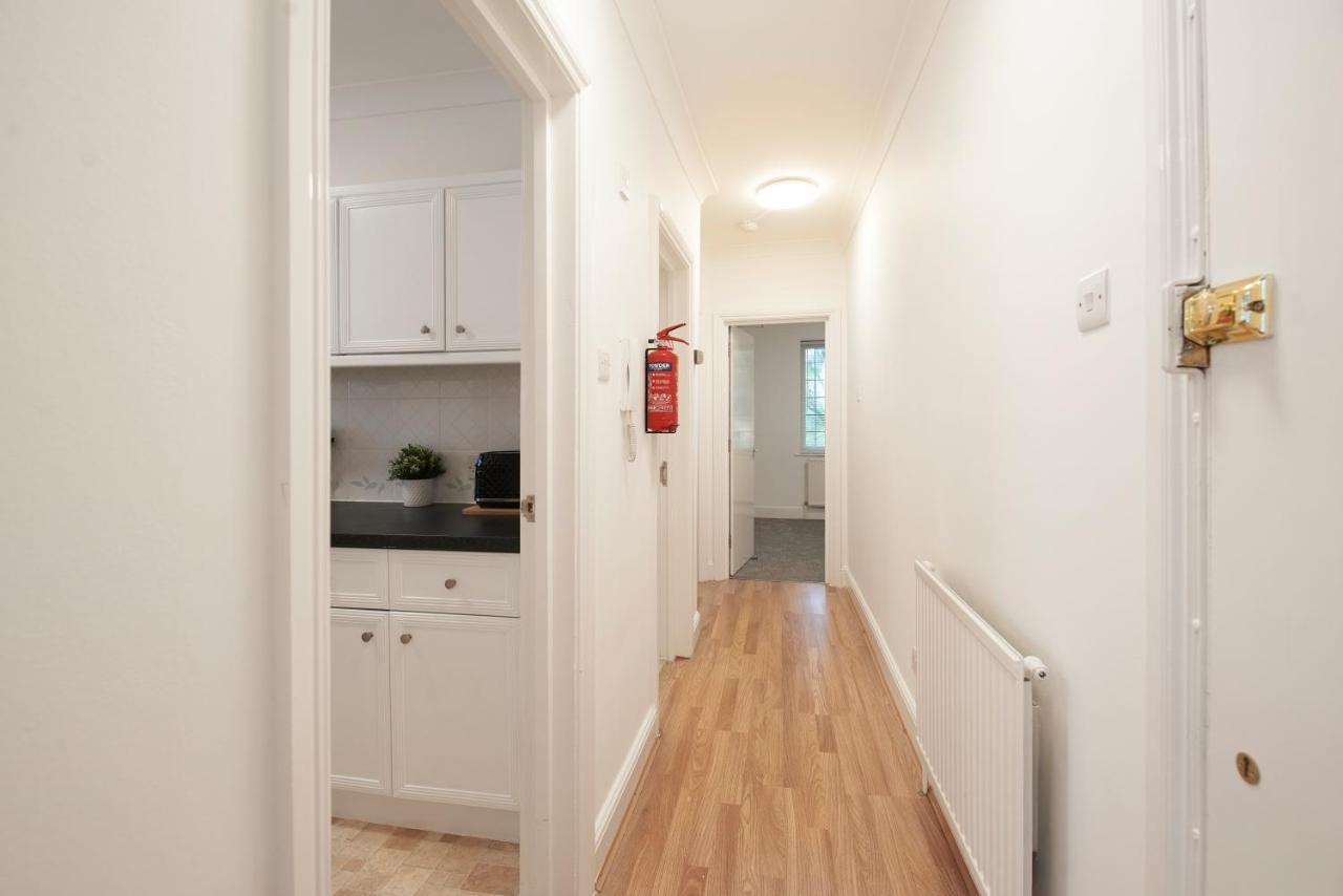 Excellent, Three Bedroom North London Apartment With Free Parking Екстериор снимка