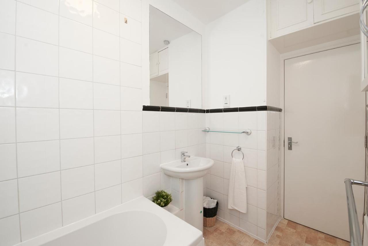 Excellent, Three Bedroom North London Apartment With Free Parking Екстериор снимка