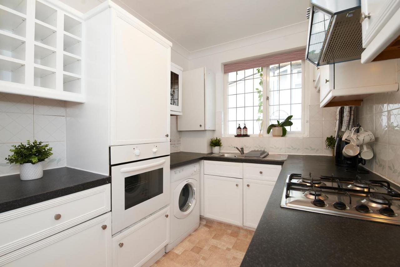 Excellent, Three Bedroom North London Apartment With Free Parking Екстериор снимка