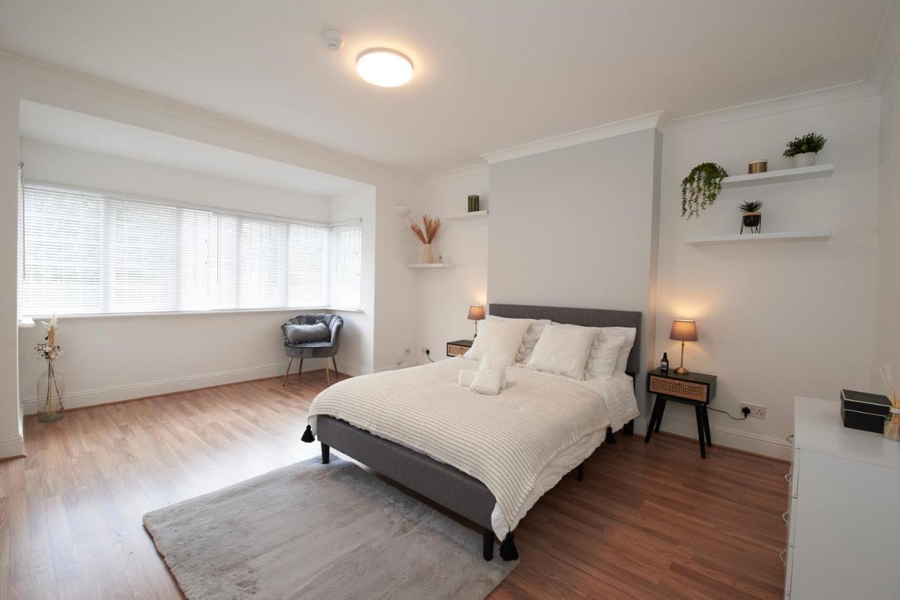 Excellent, Three Bedroom North London Apartment With Free Parking Екстериор снимка