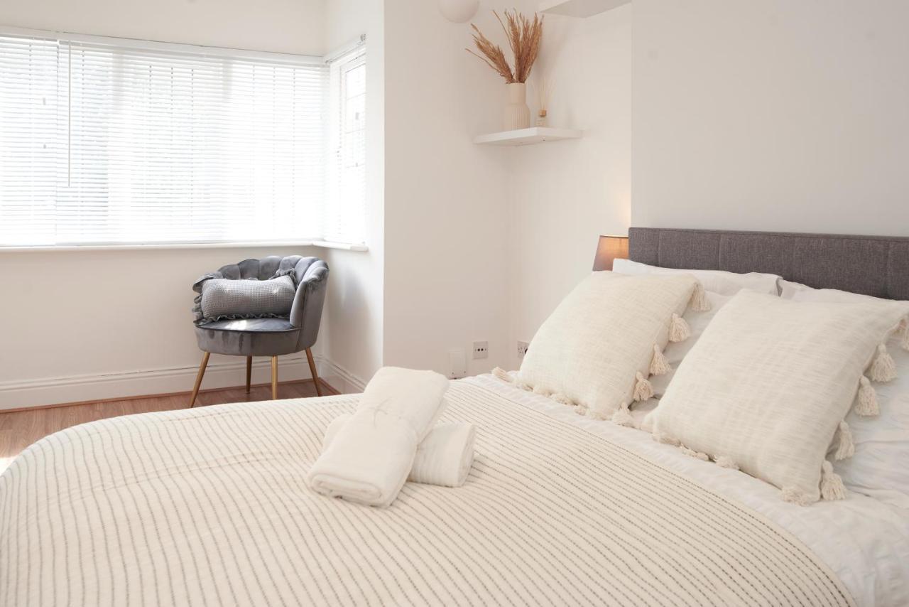 Excellent, Three Bedroom North London Apartment With Free Parking Екстериор снимка